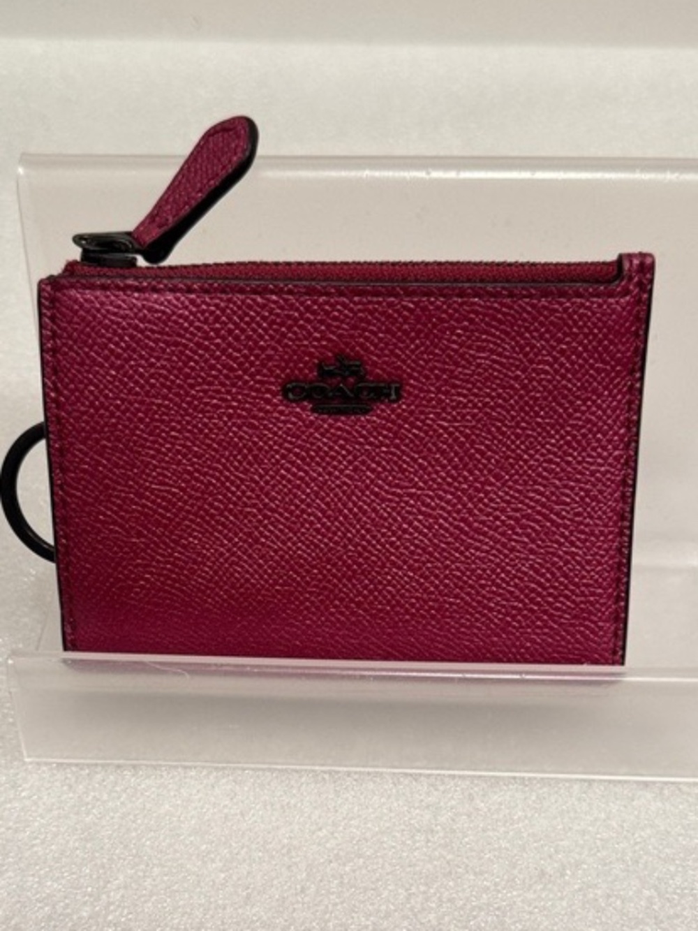COACH Pebbled Leather Zip Card Keychain Wallet/Case in Berry